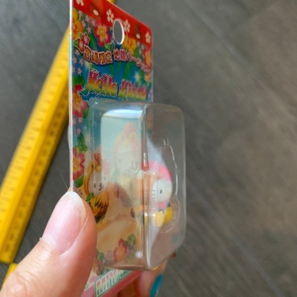 2007 HELLO KITTY MIYAZAKI CHICKEN CHARM - Picture 5 of 8